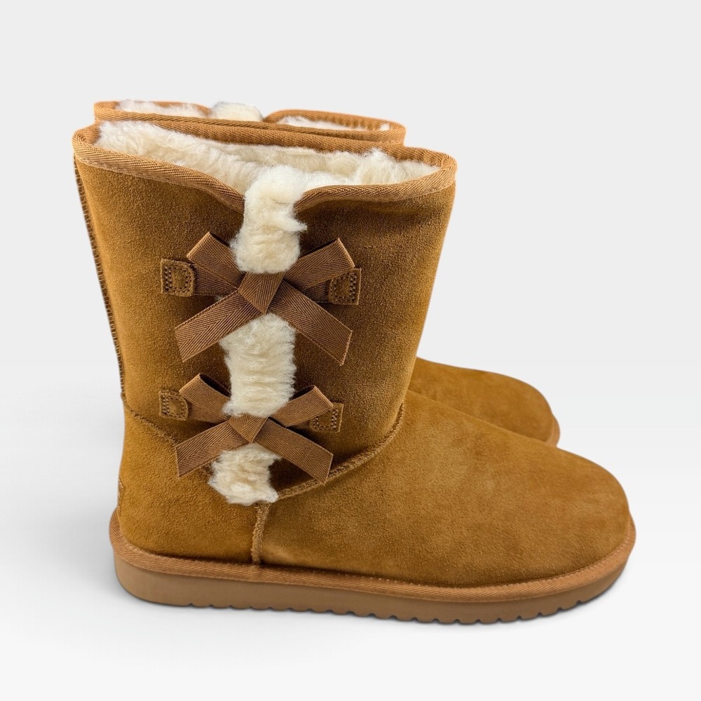 Koolaburra by UGG Victoria Short Boot Womens 11 Chestnut Suede Bows 1015874 NEW